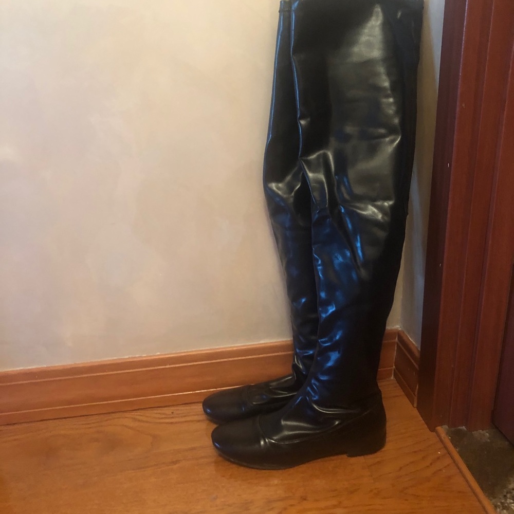 Tall over knee stretching boots.